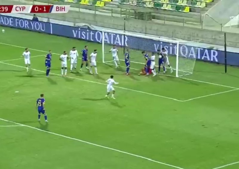 Pogledajte najbizarniji gol kvalifikacija; golman Cipra darovao gol BiH