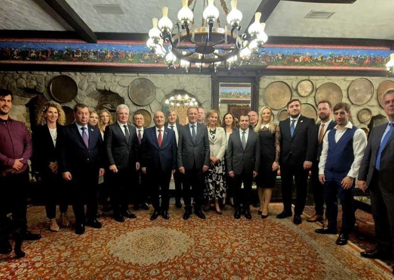 Jandroković posjetio Hrvate u Azerbajdžanu: Zahvalio im za vrlo važnu stvar