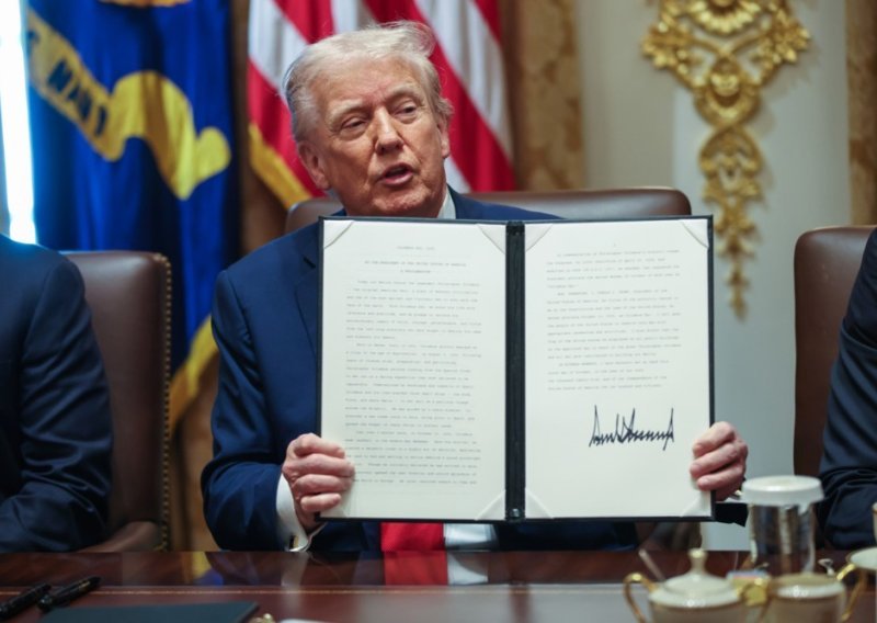 Počelo masovno otpuštanje saveznih zaposlenika, Trump: 'Oni su ovo započeli'