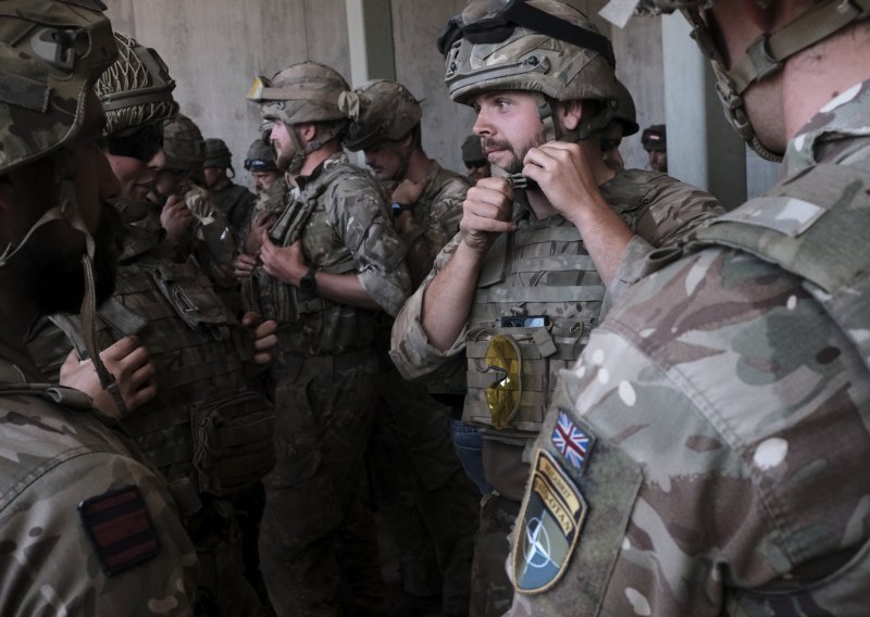 Britanski avioni letjeli u misiji sa SAD-om i NATO-om blizu ruske granice