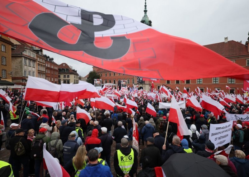 Poljaci na ulicama: 'Protivimo se prisilnom preseljenju migranata u Poljsku'