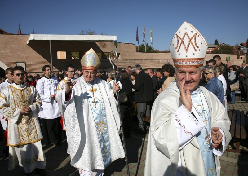 Mons. Puljić: Sloboda nije na prodaju