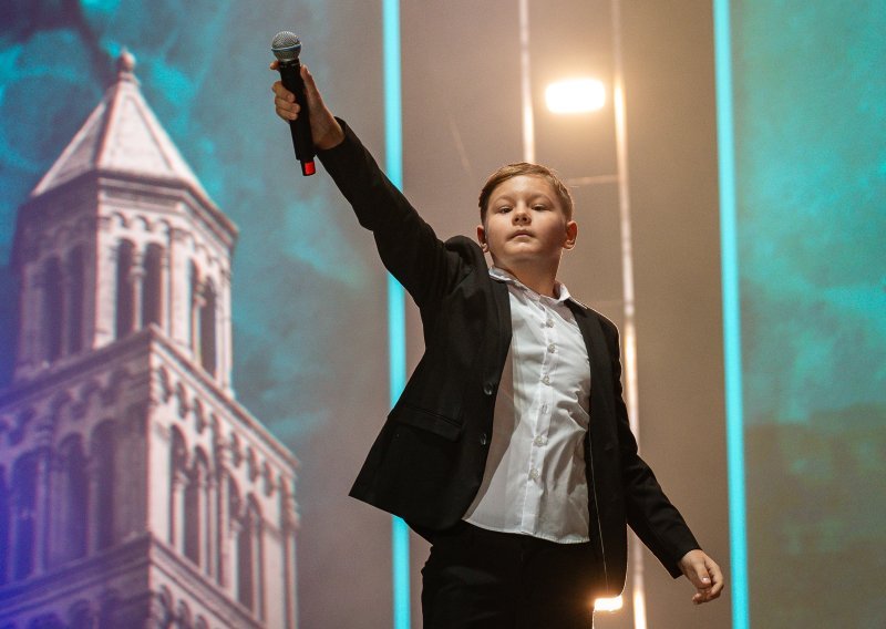 Pogledajte atmosferu na koncertu 'Domu mom': Marino Vrgoč nikog nije ostavio ravnodušnim
