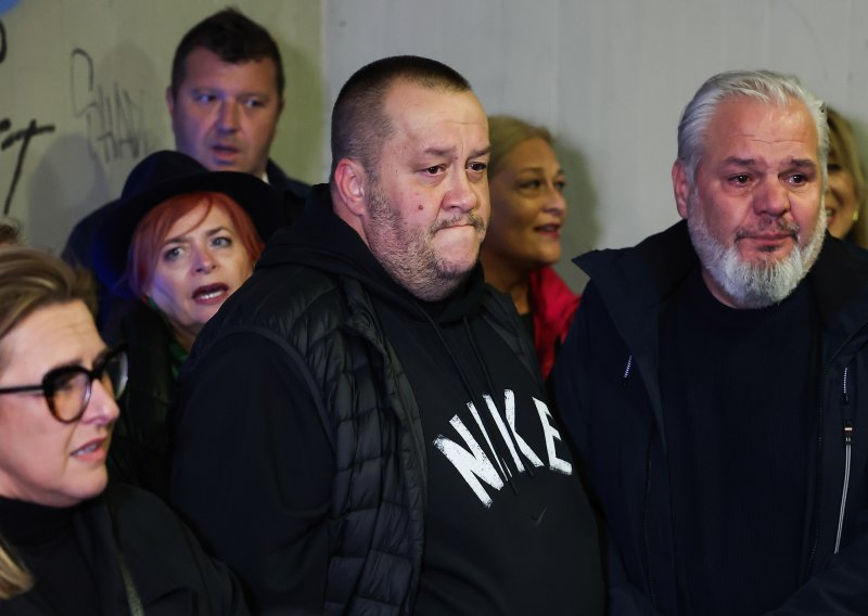Sina Halida Bešlića slomile su emocije: Sve je stalo kada se obratio okupljenima