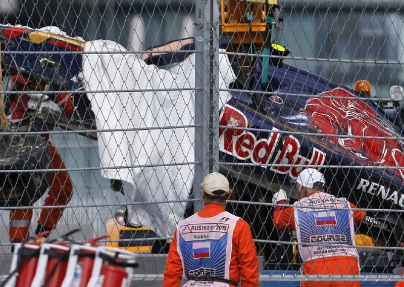 Teška nesreća u Sočiju: F1 talent iznesen na nosilima!