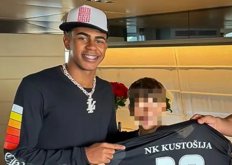 Lamine Yamal pozirao s dresom NK Kustošije: Ne, nije umjetna inteligencija!