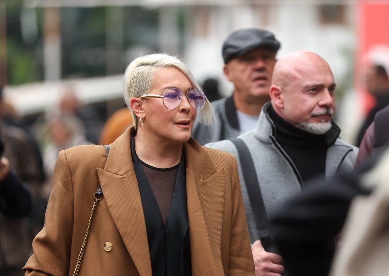Na komemoraciju Halidu Bešliću stigli Indira, Neda Ukraden, Enis Bešlagić, Tifa...