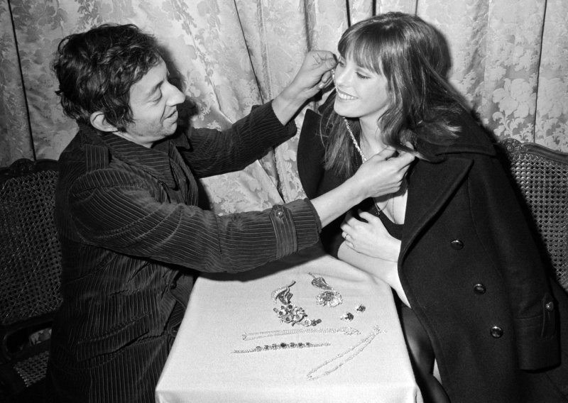 Proslavila ga je Jane Birkin, a ovaj klasični kaput sada krasi police Zare