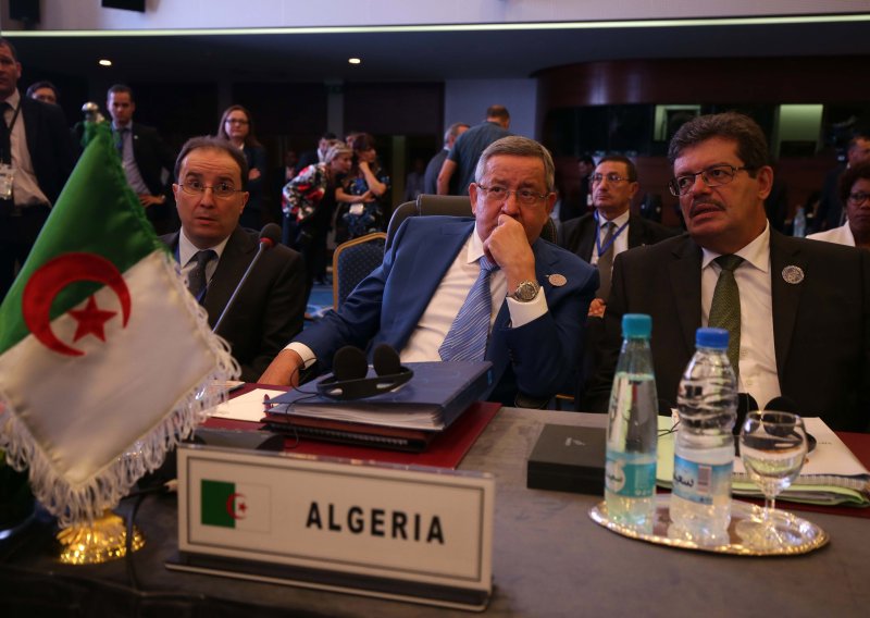 Alžir udružuje snage sa Saudijcima, potpisali golem ugovor o vađenju nafte i plina