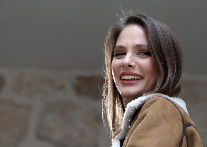 More, zagrljaj i mala Zora: Prva fotografija Matije iz 'Kumova' u ulozi mame