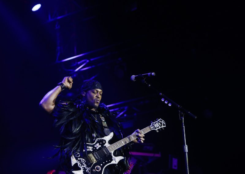 D'Angelo se prije smrti teško nosio s gubitkom bivše partnerice, R&B zvijezde Angie Stone