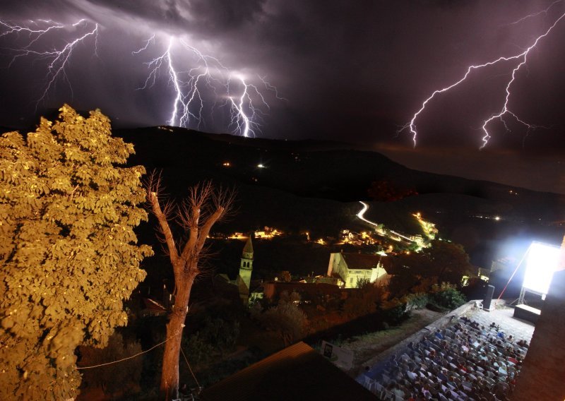 Pola zemlje je pod meteoalarmom: Stiže ružna promjena vremena, evo gdje će prvo udariti
