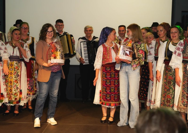 Banat u srcu Zagreba oživio je KIC plesovima, pjesmama i stogodišnjim narodnim nošnjama