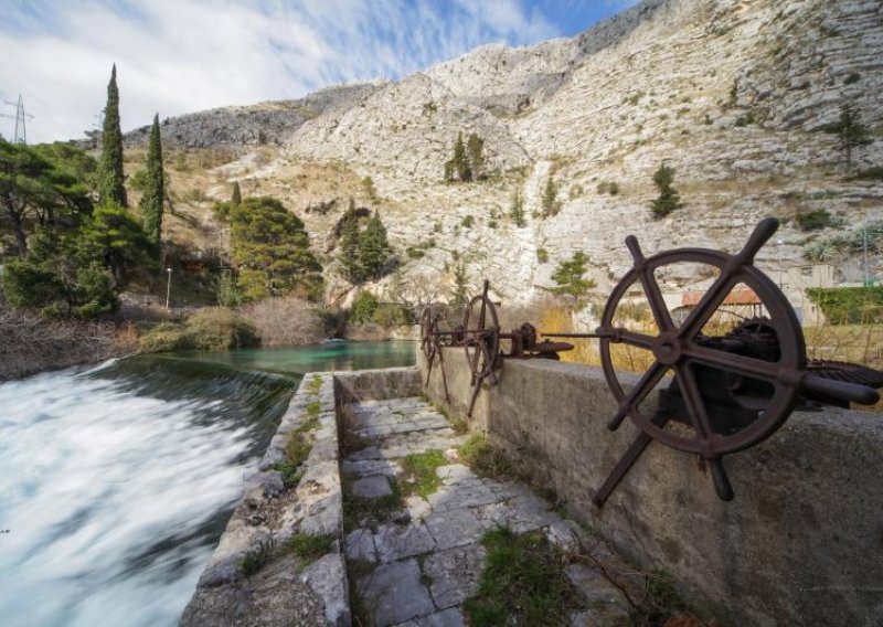 Europska komisija pozorno prati zbivanja oko Omble