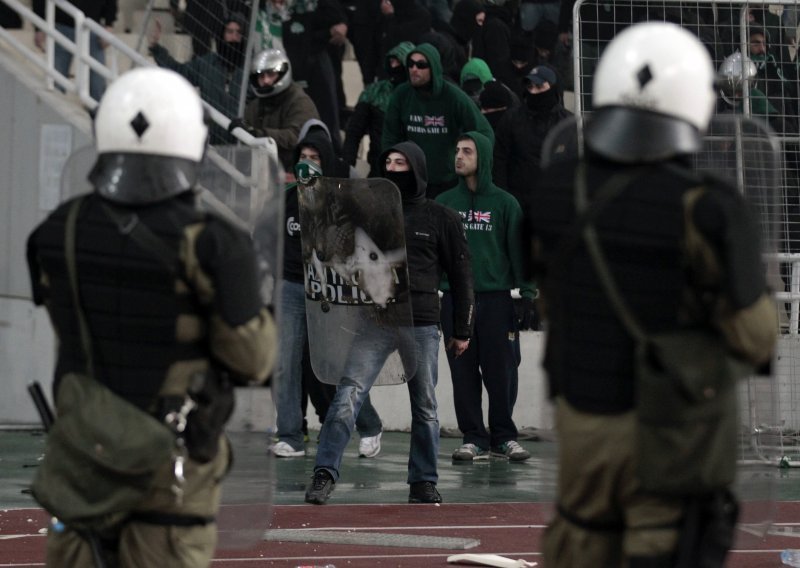 Kaos u Ateni, zbog navijačkih nereda otkazan derbi