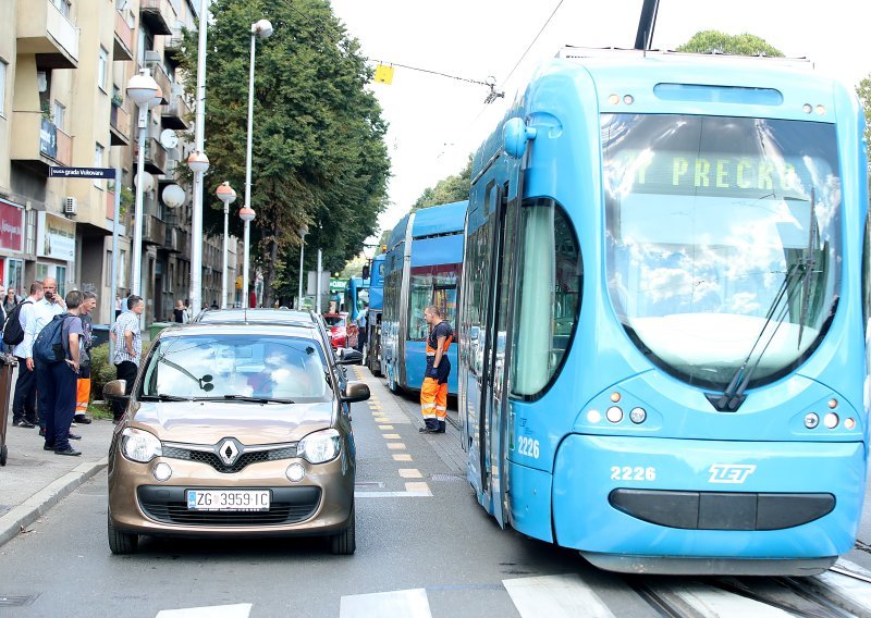 Kvar automobila izazvao kolaps tramvajskog prometa u Zagrebu