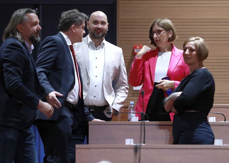Oporba nezadovoljna rebalansom: 'Trošilo se bez mjere, dijelilo šakom i kapom, a sada vidimo račun'