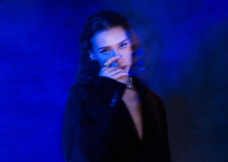 Nela objavila dugoočekivani album 'Arhivirano' kao svoj emotivni dnevnik, a prati ga novi singl 'Ralje'