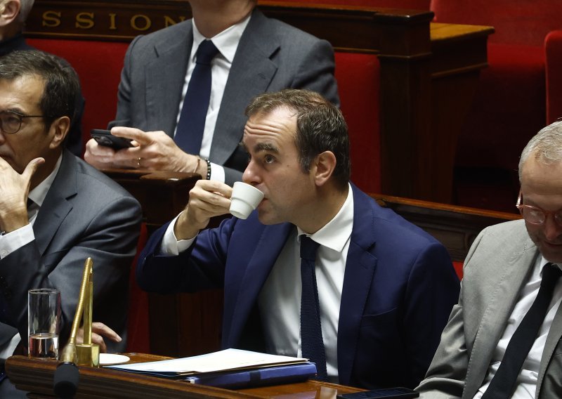 Francuski premijer preživio oba glasanja o nepovjerenju, ali za to je platio veliku cijenu