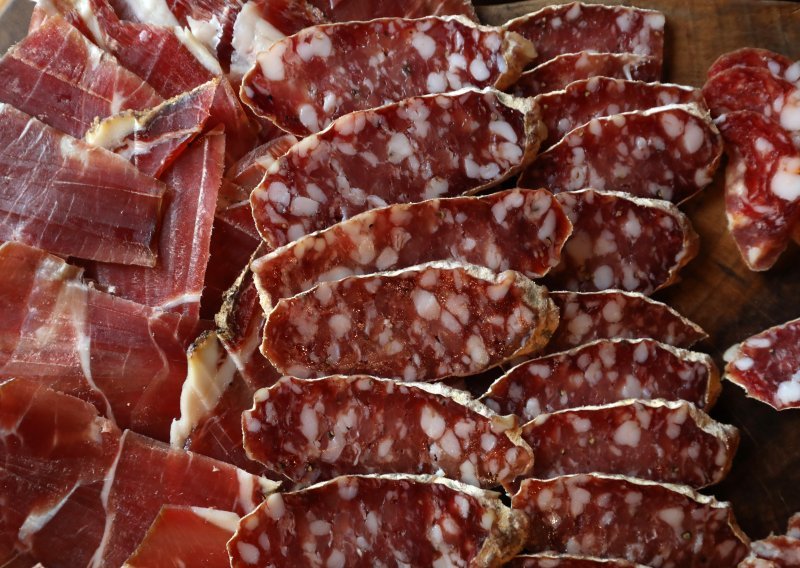 Kupci, oprez! S tržišta se povlači ovaj mesni proizvod