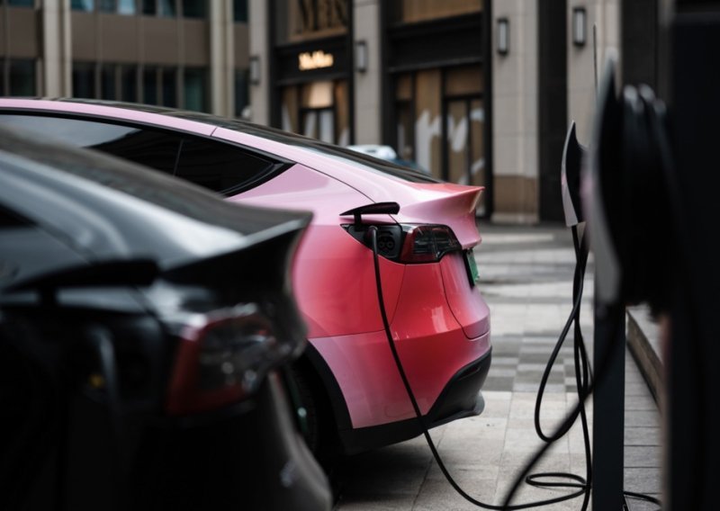 Punionice električnih automobila privlačne su mete lopova: Veliki gubici diljem Europe