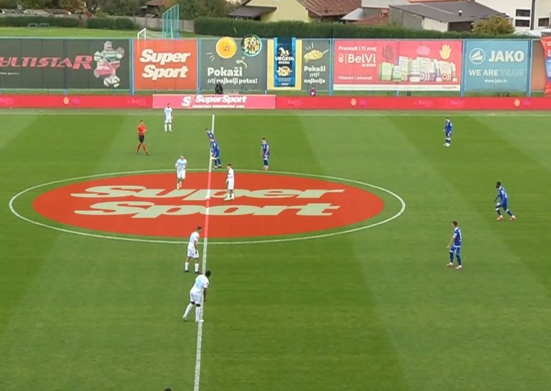 Komedija na startu utakmice u Koprivnici. Komentator MAXSporta zavapio: Ovo nema smisla...