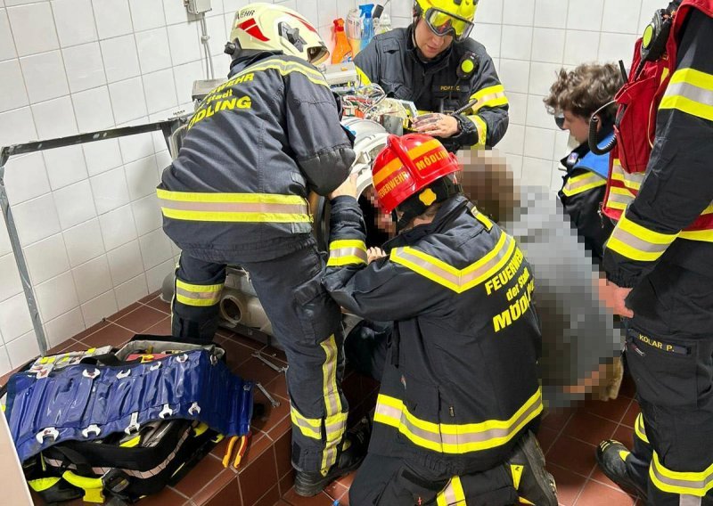 FOTO Djevojčica u Austriji uvukla se u bubanj sušilice: Vatrogasci ju jedva uspjeli spasiti