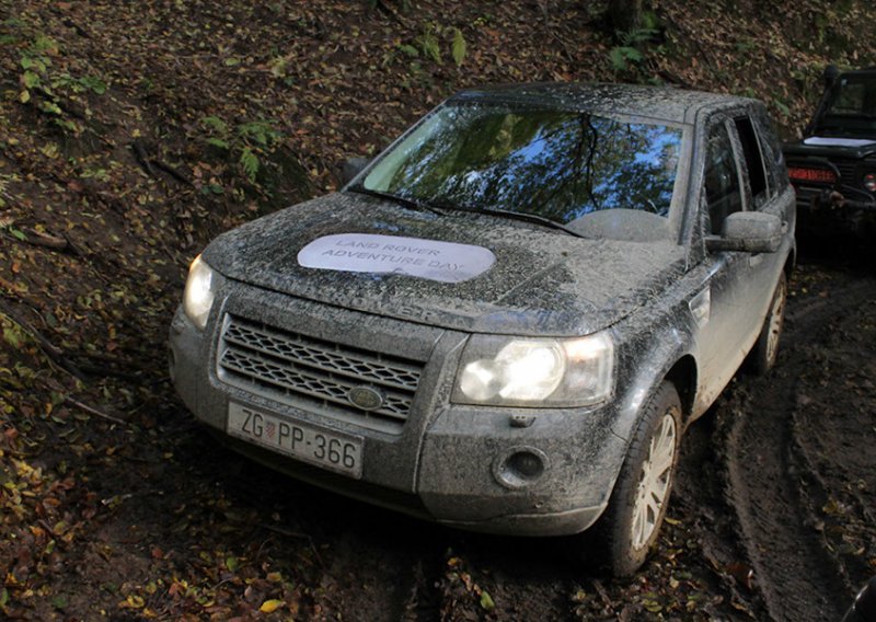 Vozači Land Rovera u avanturi na Petrovoj gori