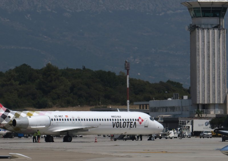 Avion slijetao u Splitu, netko ispalio signalnu raketu: Otkriveno odakle je došla
