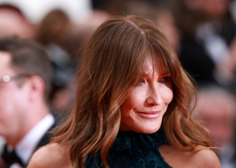 Majčinska nježnost: Carla Bruni kćeri uputila poruku podrške i ponosa