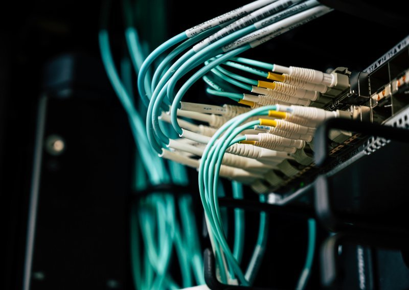 Kvar na Amazonu jučer je 'srušio pola interneta', ali i pokrenuo ključno pitanje za Europu