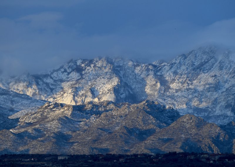 Otvoreno novo planinarsko sklonište Skorpovac na Velebitu, staro izgorjelo u požaru