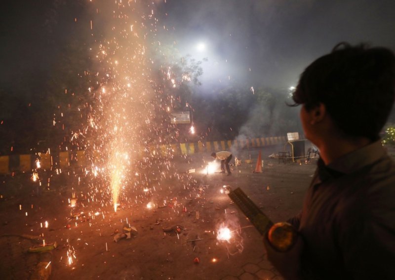 Kvaliteta zraka u New Delhiju dosegla 'opasne' razine nakon vatrometa