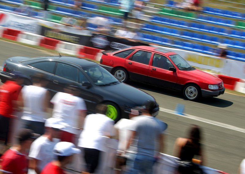 Policija traga za obijesnim vozačem, od Ljubuškog do Mostara stigao za 17 minuta
