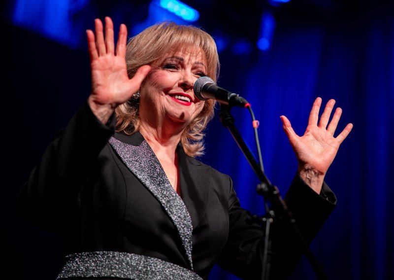 Večer nostalgije i hitova: Jasna Zlokić održala koncert za pamćenje, pogledajte kako je bilo