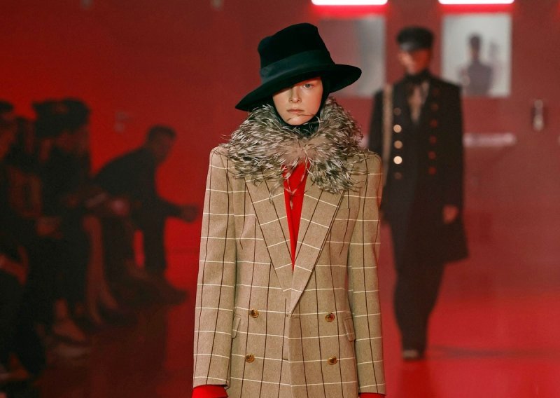 Nose se sakoi, ali nijedan nije popularan kao ovaj: Klasičan i tako chic, podiže svaku kombinaciju