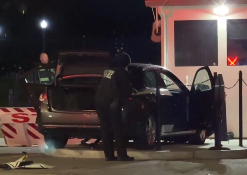 Incident u Washingtonu: Auto se zabio u sigurnosnu ogradu Bijele kuće