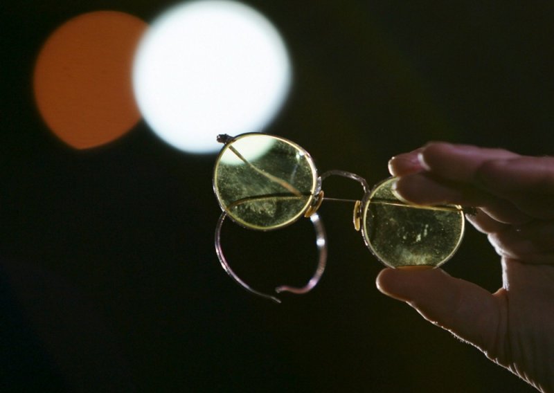 Lennonove naočale i Jacksonov šešir na dražbi: 'Vraćaju nas u sretnija vremena'
