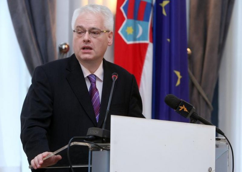 Predsjednik Josipović uspješno operiran