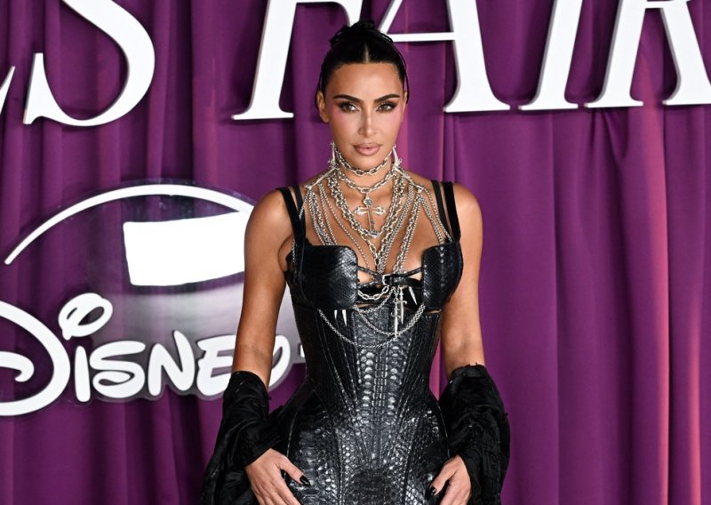 Koža, lanci i mnoštvo volana: Kim Kardashian ukrala show u gotičkom izdanju