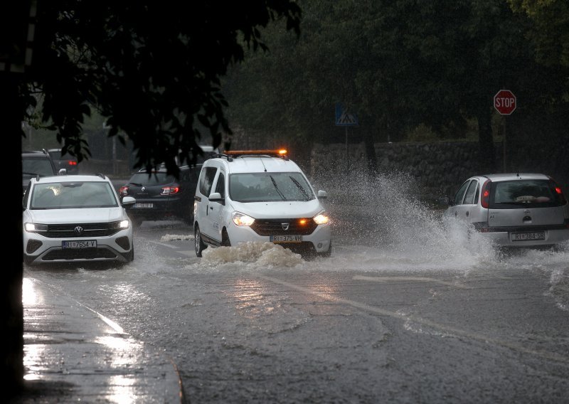 Obilna kiša u Rijeci izazvala poplave i bujice