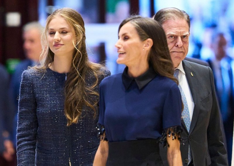Kraljica Letizia spojila 'zabranjene' boje i uvjerila nas da se ove hlače isplati imati u ormaru