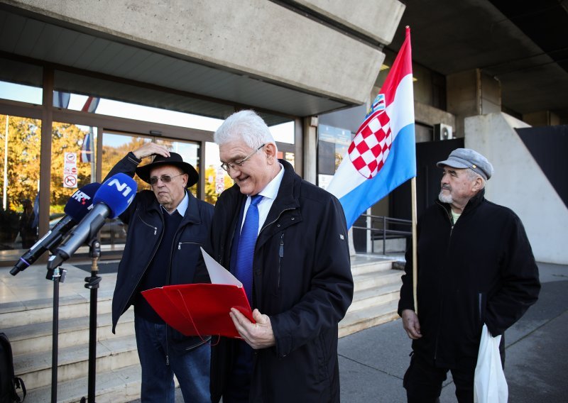 Veliko zaostajanje mirovina za plaćama: 'Nemamo političku moć'