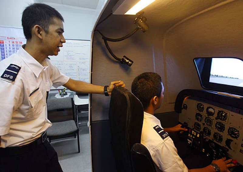 Piloti prepustili avion stjuardesama i zaspali