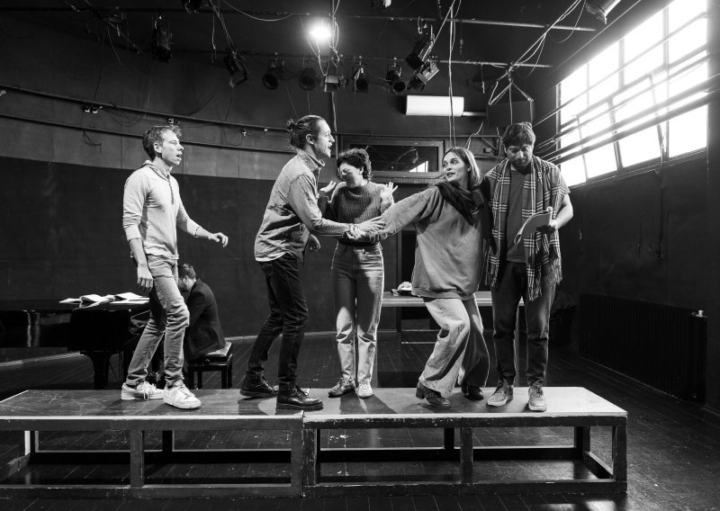 U Teatru &TD parodija mjuzikla istražuje granicu između ironije i zaljubljenosti