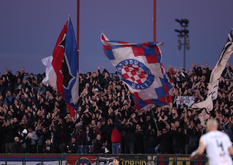 Torcida podignula znakovitu poruku: Evo što je pisalo