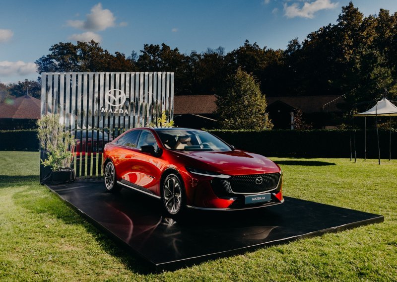 Nova Mazda6e je stigla: Moderan električni hatchback elegantne kabine i sjajnog osjećaja za volanom