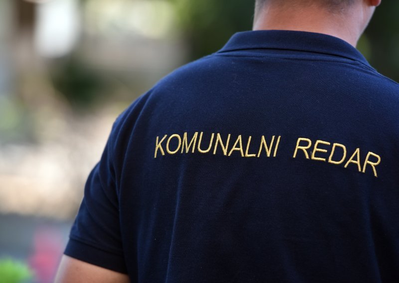 Komunalni redari ulovili čovjeka u nedjelu pa ga pozvali u kafić i od njega tražili 1500 eura mita