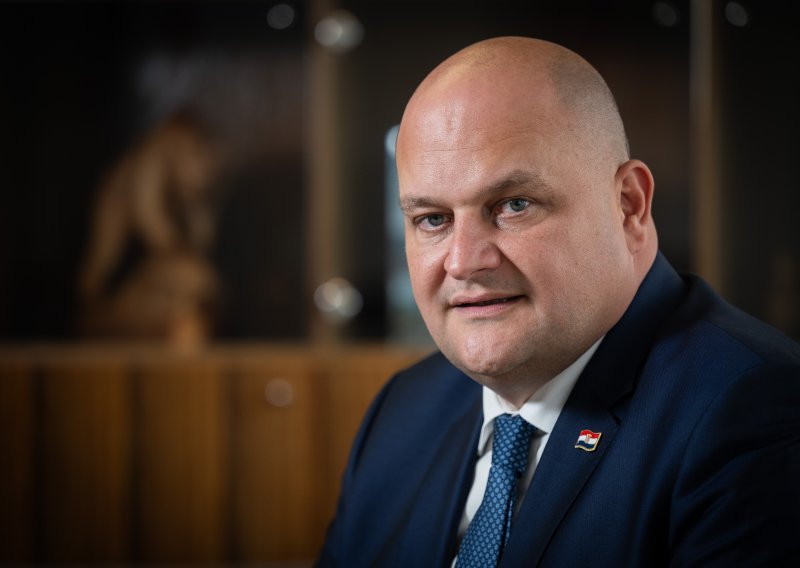 Ministar Šušnjar u SAD-u: Zadovoljan sam vašim doprinosom