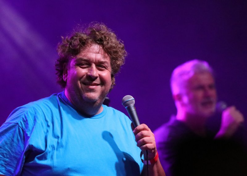Rijedak zajednički izlazak koji je sve iznenadio: Mladen Badovinac sa suprugom na premijeri